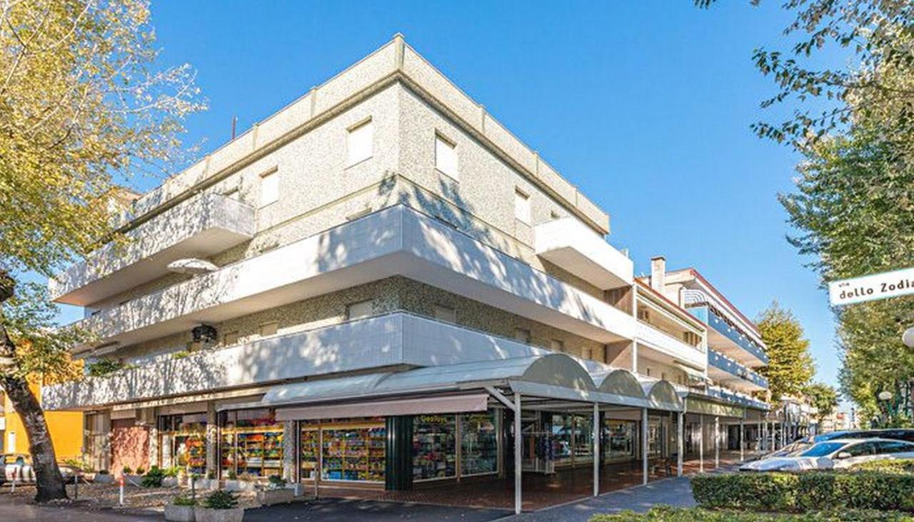 Jolly Apartment Бибионе Екстериор снимка